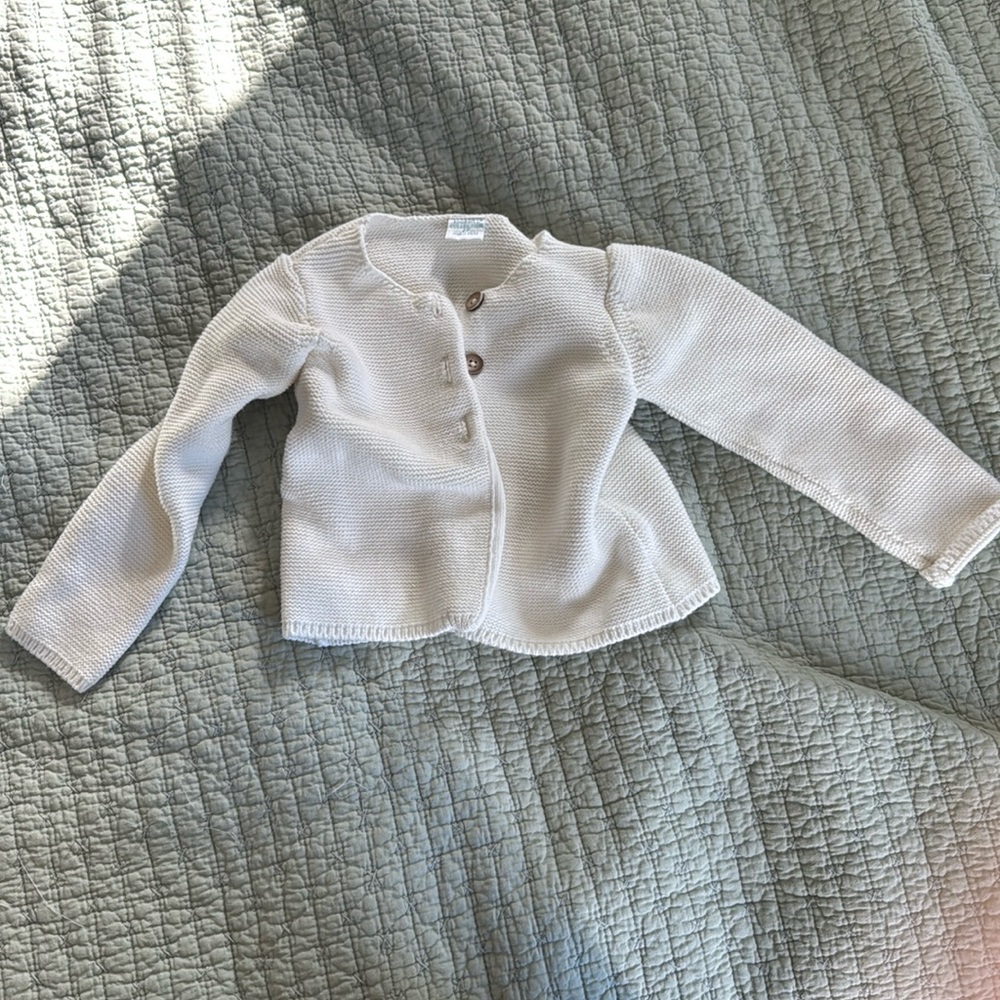 Edgehill 2T thick sweater no stains or rips